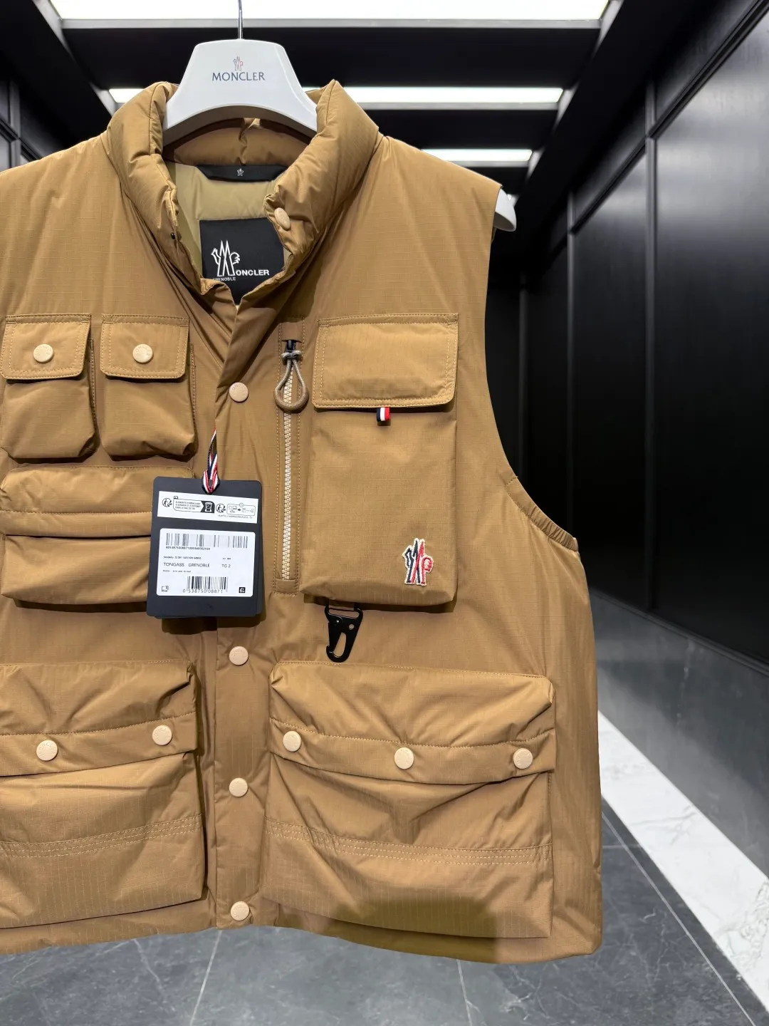 ⬆️Moncler Grenoble Tongass .Premium Series. . . 🎁 . . Tongass ， 。 Tongass 。 ， 。 ， 。 • • • • • • 、 • • • Size：1-5 / Brown/Black D 00780